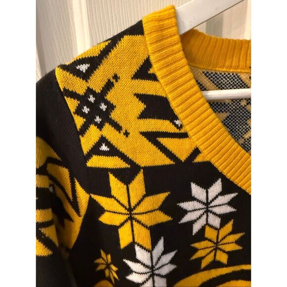 NFL Team Apparel Pittsburgh Steelers Black & Yellow Snowflake V-Neck Sweater sz - Picture 5 of 8